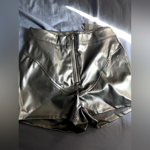 Shorts - Picture 1 of 3